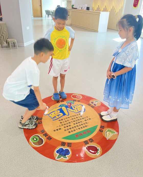 周日基礎(chǔ)班課間活動(dòng)，孩子們最喜歡玩的蘿卜蹲游戲_副本.jpg