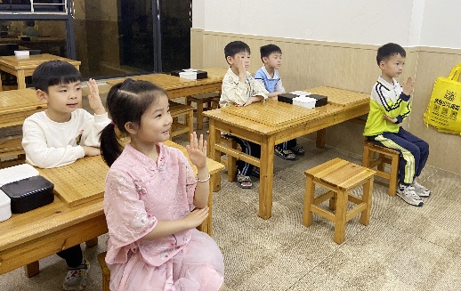 小棋手上起課來非常投入，勤奮認(rèn)真的你，必定收到累累的碩果_副本.jpg