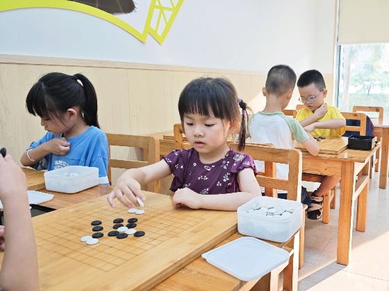 3、我們這一周的照片分享又再次回到了我們小棋手們的課堂日常_副本.jpg