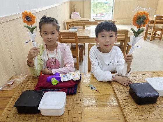 3、為了這個(gè)重要的節(jié)日，棋院為媽媽們準(zhǔn)備了一份小禮物_副本.jpg